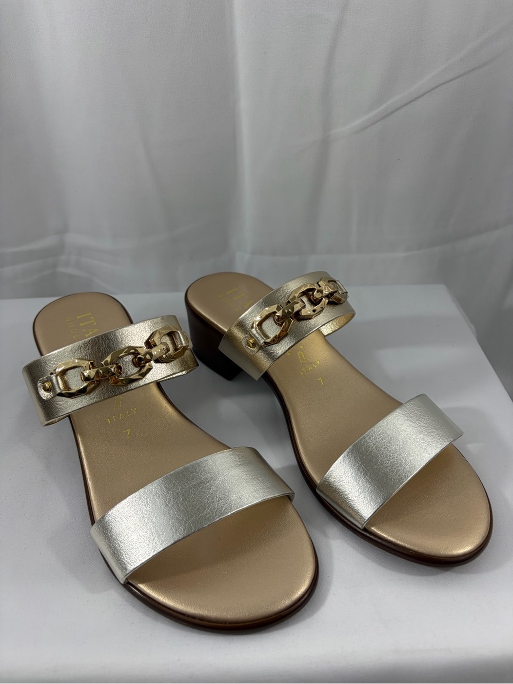 NWT Italian Shoemakers Women’s Size 7 Metallic Gold Silver Chain-Trim Sandals